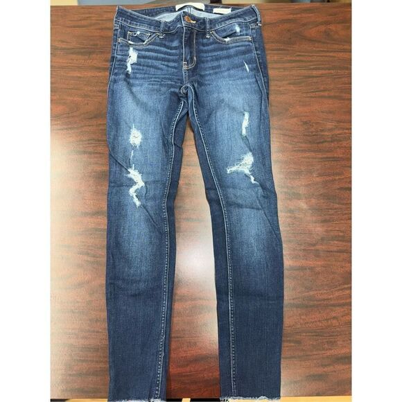 Hollister Low Rise Super Skinny Dark Wash Distressed Jeans Size 5 Short - Picture 1 of 6